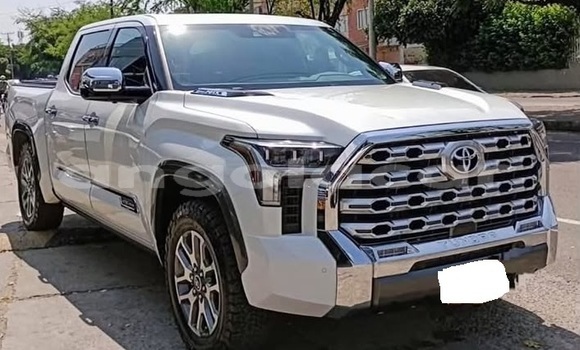 Comprar Usado Toyota Tundra Branco Carro em Luanda em Luanda Province