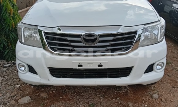 Comprar Usado Toyota Hilux Branco Carro em Luanda em Luanda Province