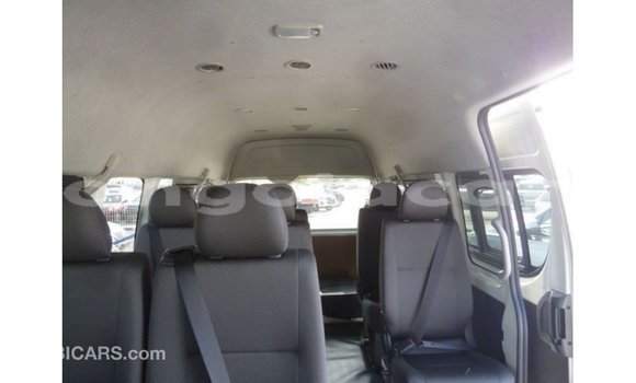 Comprar Importar Toyota Hiace Branco Carro em Import - Dubai em Bengo Province Comprar Importar Toyota Hiace Branco Carro em Import - Dubai em Bengo Province