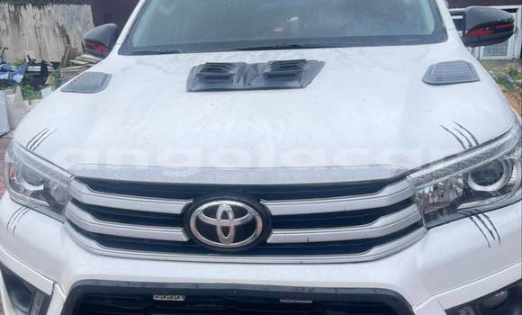 Comprar Usado Toyota Hilux Branco Carro em Luanda em Luanda Province