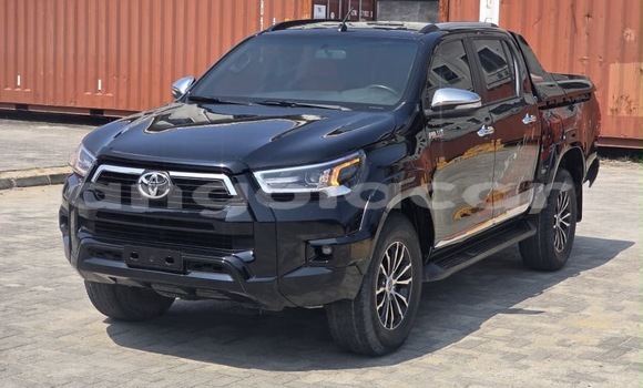 Comprar Usado Toyota Hilux Preto Carro em Luanda em Luanda Province