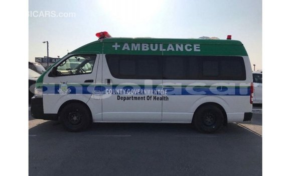 Comprar Importar Toyota Hiace Branco Carro em Import - Dubai em Bengo Province Comprar Importar Toyota Hiace Branco Carro em Import - Dubai em Bengo Province