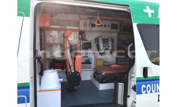 Comprar Importar Toyota Hiace Branco Carro em Import - Dubai em Bengo Province Comprar Importar Toyota Hiace Branco Carro em Import - Dubai em Bengo Province