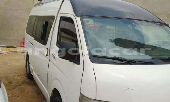 Comprar Usado Toyota Hiace Branco Carro em Luanda em Luanda Province