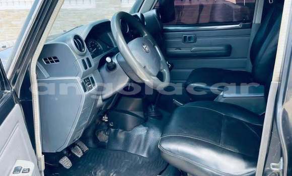 Comprar Usado Toyota Land Cruiser Prado Preto Carro em Luanda em Luanda Province Comprar Usado Toyota Land Cruiser Prado Preto Carro em Luanda em Luanda Province