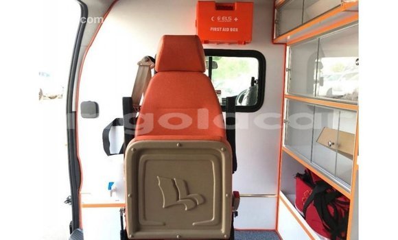 Comprar Importar Toyota Hiace Branco Carro em Import - Dubai em Bengo Province Comprar Importar Toyota Hiace Branco Carro em Import - Dubai em Bengo Province