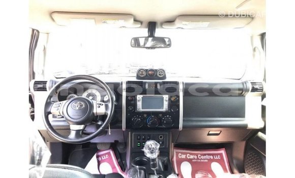 Comprar Importar Toyota FJ Cruiser Preto Carro em Import - Dubai em Bengo Province Comprar Importar Toyota FJ Cruiser Preto Carro em Import - Dubai em Bengo Province
