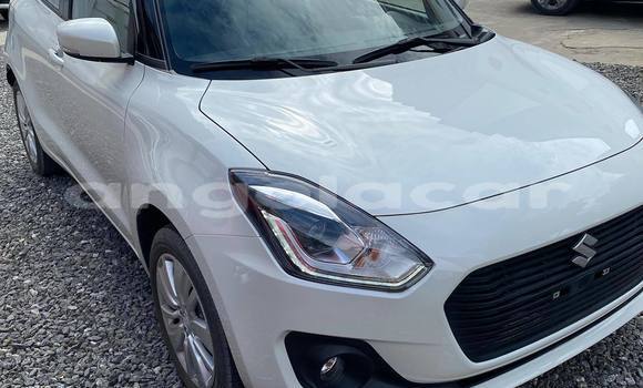 Comprar Usado Suzuki Swift Branco Carro em Luanda em Luanda Province