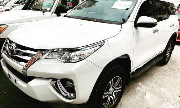 Comprar Usado Toyota Fortuner Branco Carro em Luanda em Luanda Province