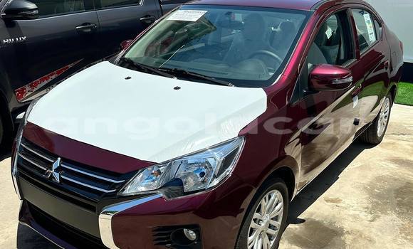Comprar Usado Mitsubishi Attrage Vermelho Carro em Luanda em Luanda Province