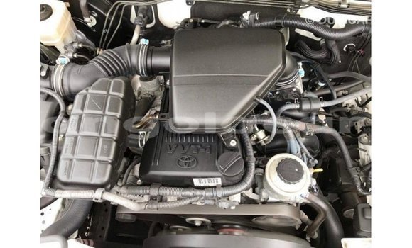 Comprar Importar Toyota Prado Branco Carro em Import - Dubai em Bengo Province Comprar Importar Toyota Prado Branco Carro em Import - Dubai em Bengo Province