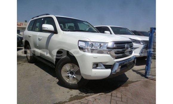 Acheter Import Voiture Toyota Land Cruiser Blanc à Import - Dubai, Province de Bengo Acheter Import Voiture Toyota Land Cruiser Blanc à Import - Dubai, Province de Bengo