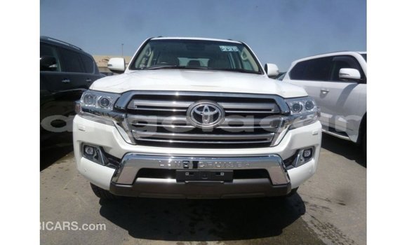 Acheter Import Voiture Toyota Land Cruiser Blanc à Import - Dubai, Province de Bengo Acheter Import Voiture Toyota Land Cruiser Blanc à Import - Dubai, Province de Bengo