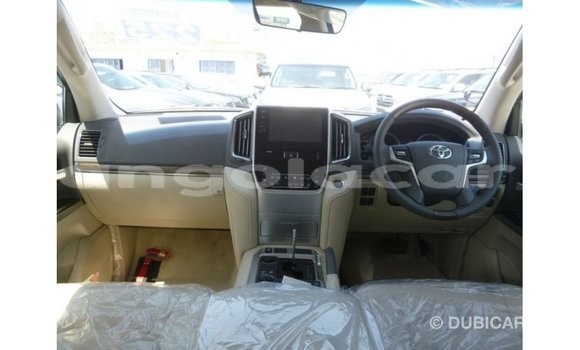 Acheter Import Voiture Toyota Land Cruiser Blanc à Import - Dubai, Province de Bengo Acheter Import Voiture Toyota Land Cruiser Blanc à Import - Dubai, Province de Bengo