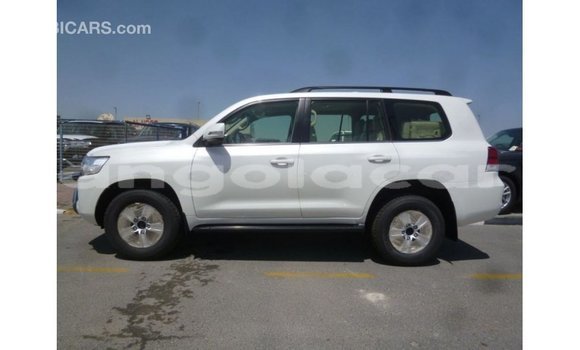 Acheter Import Voiture Toyota Land Cruiser Blanc à Import - Dubai, Province de Bengo Acheter Import Voiture Toyota Land Cruiser Blanc à Import - Dubai, Province de Bengo