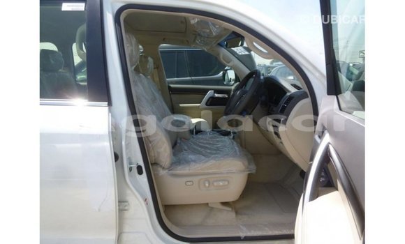 Acheter Import Voiture Toyota Land Cruiser Blanc à Import - Dubai, Province de Bengo Acheter Import Voiture Toyota Land Cruiser Blanc à Import - Dubai, Province de Bengo