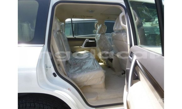 Acheter Import Voiture Toyota Land Cruiser Blanc à Import - Dubai, Province de Bengo Acheter Import Voiture Toyota Land Cruiser Blanc à Import - Dubai, Province de Bengo
