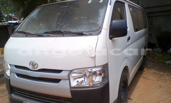 Comprar Usado Toyota Hiace Branco Carro em Luanda em Luanda Province Comprar Usado Toyota Hiace Branco Carro em Luanda em Luanda Province