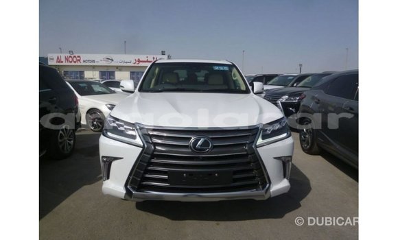 Comprar Importar Lexus LX Branco Carro em Import - Dubai em Bengo Province Comprar Importar Lexus LX Branco Carro em Import - Dubai em Bengo Province