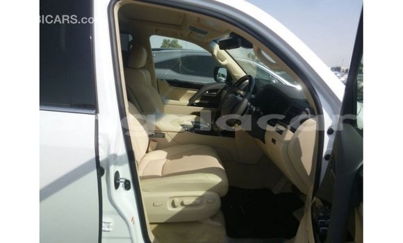 Comprar Importar Lexus LX Branco Carro em Import - Dubai em Bengo Province Comprar Importar Lexus LX Branco Carro em Import - Dubai em Bengo Province
