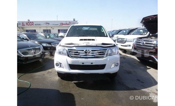 Comprar Importar Toyota Hilux Branco Carro em Import - Dubai em Bengo Province Comprar Importar Toyota Hilux Branco Carro em Import - Dubai em Bengo Province