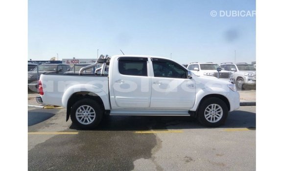 Comprar Importar Toyota Hilux Branco Carro em Import - Dubai em Bengo Province Comprar Importar Toyota Hilux Branco Carro em Import - Dubai em Bengo Province