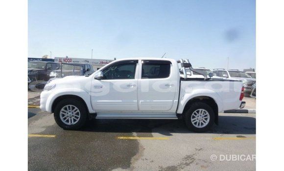 Comprar Importar Toyota Hilux Branco Carro em Import - Dubai em Bengo Province Comprar Importar Toyota Hilux Branco Carro em Import - Dubai em Bengo Province