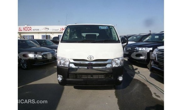 Comprar Importar Toyota Hiace Branco Carro em Import - Dubai em Bengo Province Comprar Importar Toyota Hiace Branco Carro em Import - Dubai em Bengo Province