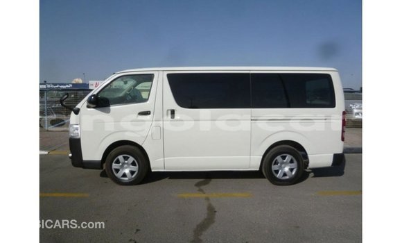 Comprar Importar Toyota Hiace Branco Carro em Import - Dubai em Bengo Province Comprar Importar Toyota Hiace Branco Carro em Import - Dubai em Bengo Province