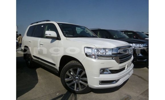 Acheter Import Voiture Toyota Land Cruiser Blanc à Import - Dubai, Province de Bengo Acheter Import Voiture Toyota Land Cruiser Blanc à Import - Dubai, Province de Bengo