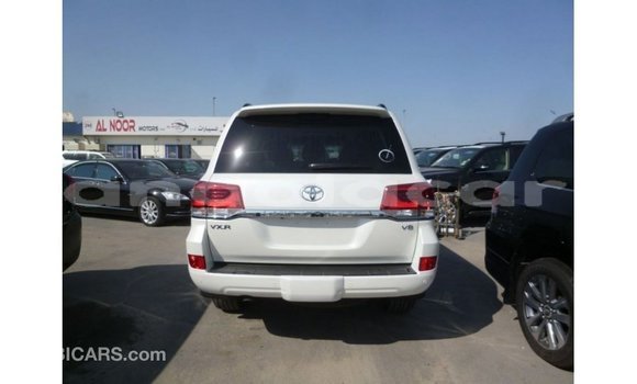 Acheter Import Voiture Toyota Land Cruiser Blanc à Import - Dubai, Province de Bengo Acheter Import Voiture Toyota Land Cruiser Blanc à Import - Dubai, Province de Bengo