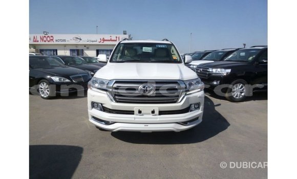 Acheter Import Voiture Toyota Land Cruiser Blanc à Import - Dubai, Province de Bengo Acheter Import Voiture Toyota Land Cruiser Blanc à Import - Dubai, Province de Bengo