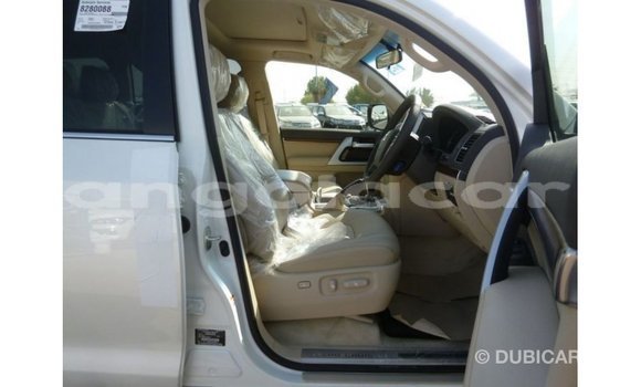 Acheter Import Voiture Toyota Land Cruiser Blanc à Import - Dubai, Province de Bengo Acheter Import Voiture Toyota Land Cruiser Blanc à Import - Dubai, Province de Bengo