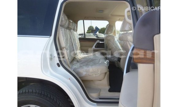 Acheter Import Voiture Toyota Land Cruiser Blanc à Import - Dubai, Province de Bengo Acheter Import Voiture Toyota Land Cruiser Blanc à Import - Dubai, Province de Bengo