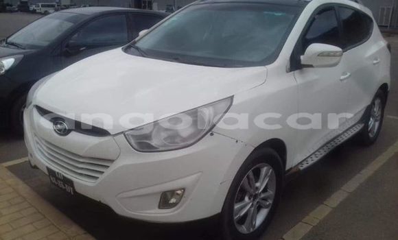 Buy Used Hyundai Tucson White Car in Luanda in Luanda Province Buy Used Hyundai Tucson White Car in Luanda in Luanda Province