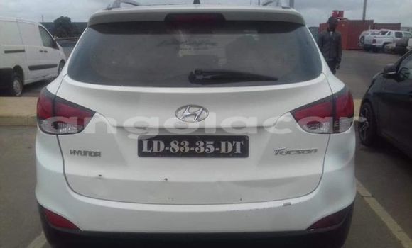 Buy Used Hyundai Tucson White Car in Luanda in Luanda Province Buy Used Hyundai Tucson White Car in Luanda in Luanda Province