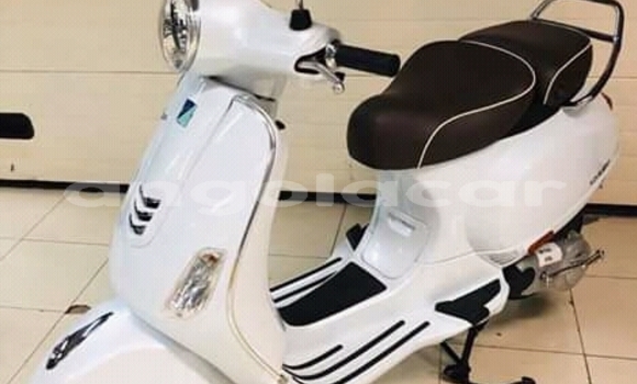 Buy New Vespa 50 White Bike in Caxito in Bengo Buy New Vespa 50 White Bike in Caxito in Bengo