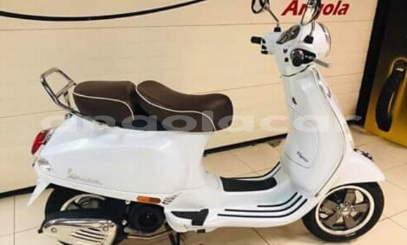 Buy New Vespa 50 White Bike in Caxito in Bengo Buy New Vespa 50 White Bike in Caxito in Bengo