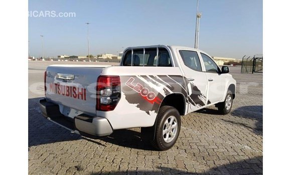 Comprar Importar Mitsubishi L200 Branco Carro em Import - Dubai em Bengo Province Comprar Importar Mitsubishi L200 Branco Carro em Import - Dubai em Bengo Province