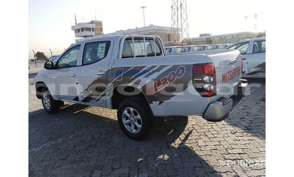 Comprar Importar Mitsubishi L200 Branco Carro em Import - Dubai em Bengo Province Comprar Importar Mitsubishi L200 Branco Carro em Import - Dubai em Bengo Province