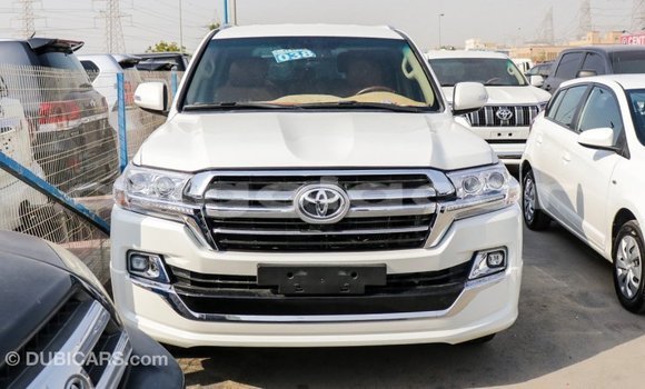 Comprar Importar Toyota Land Cruiser Branco Carro em Import - Dubai em Bengo Province Comprar Importar Toyota Land Cruiser Branco Carro em Import - Dubai em Bengo Province