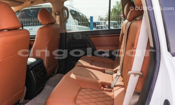 Comprar Importar Toyota Land Cruiser Branco Carro em Import - Dubai em Bengo Province Comprar Importar Toyota Land Cruiser Branco Carro em Import - Dubai em Bengo Province