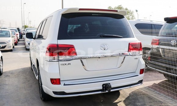 Comprar Importar Toyota Land Cruiser Branco Carro em Import - Dubai em Bengo Province Comprar Importar Toyota Land Cruiser Branco Carro em Import - Dubai em Bengo Province