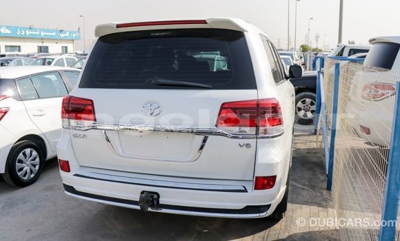 Comprar Importar Toyota Land Cruiser Branco Carro em Import - Dubai em Bengo Province Comprar Importar Toyota Land Cruiser Branco Carro em Import - Dubai em Bengo Province