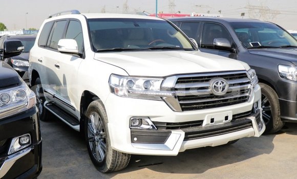 Comprar Importar Toyota Land Cruiser Branco Carro em Import - Dubai em Bengo Province Comprar Importar Toyota Land Cruiser Branco Carro em Import - Dubai em Bengo Province