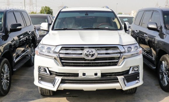 Comprar Importar Toyota Land Cruiser Branco Carro em Import - Dubai em Bengo Province Comprar Importar Toyota Land Cruiser Branco Carro em Import - Dubai em Bengo Province