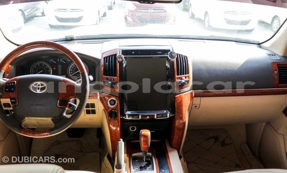 Comprar Importar Toyota Land Cruiser Branco Carro em Import - Dubai em Bengo Province Comprar Importar Toyota Land Cruiser Branco Carro em Import - Dubai em Bengo Province