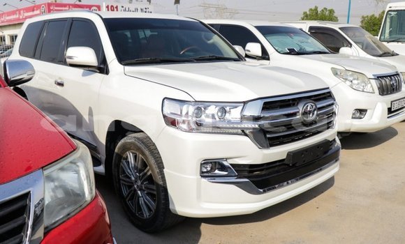 Comprar Importar Toyota Land Cruiser Branco Carro em Import - Dubai em Bengo Province Comprar Importar Toyota Land Cruiser Branco Carro em Import - Dubai em Bengo Province
