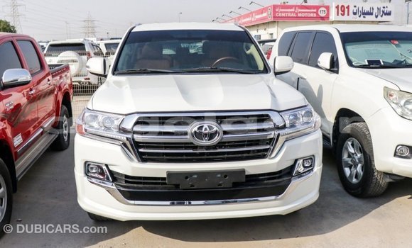 Comprar Importar Toyota Land Cruiser Branco Carro em Import - Dubai em Bengo Province Comprar Importar Toyota Land Cruiser Branco Carro em Import - Dubai em Bengo Province
