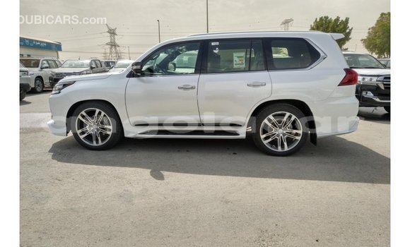 Comprar Importar Lexus LX Branco Carro em Import - Dubai em Bengo Province Comprar Importar Lexus LX Branco Carro em Import - Dubai em Bengo Province